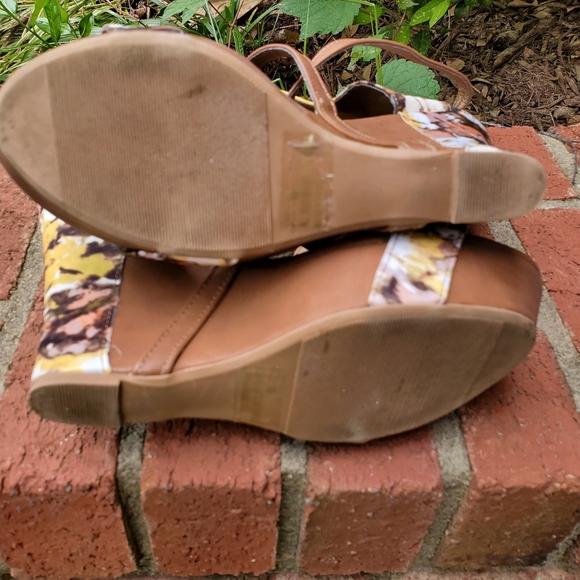 Shi by Journey Wedges - Picture 4 of 9